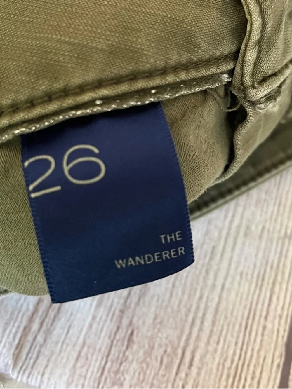 Anthro Pilcro The Wanderer olive 🫒 green shorts sz 26 - Picture 8 of 13